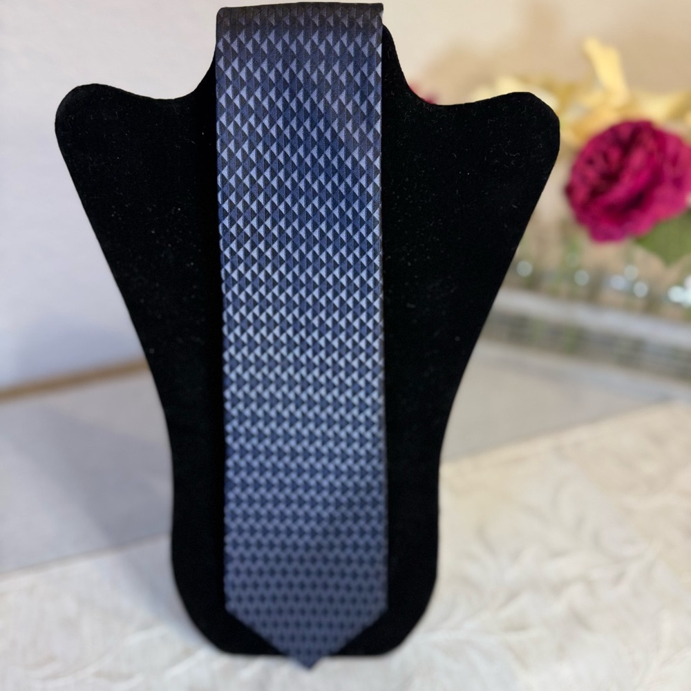 Set of 2 men’s Calvin Klein Silk Ties. Blue plaid and‎ Blue Geometric.